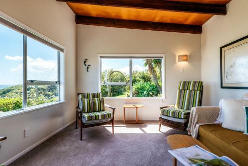 The Island Gem - Waiheke Holiday Home
