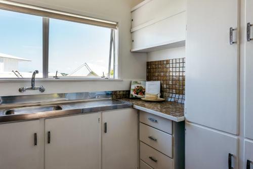 The Island Gem - Waiheke Holiday Home