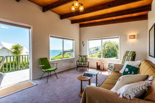 The Island Gem - Waiheke Holiday Home