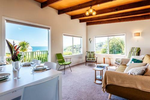 The Island Gem - Waiheke Holiday Home