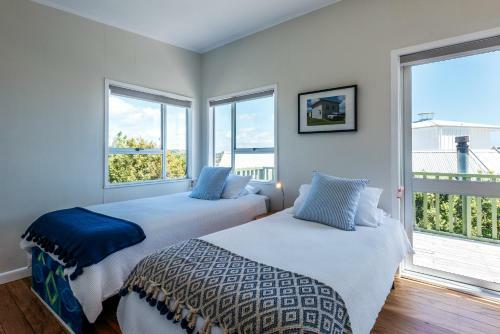 The Island Gem - Waiheke Holiday Home