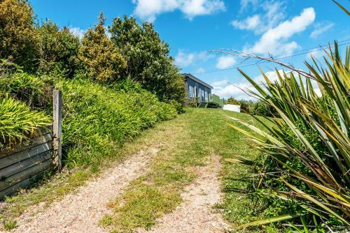 The Island Gem - Waiheke Holiday Home