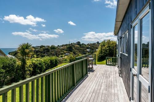 The Island Gem - Waiheke Holiday Home