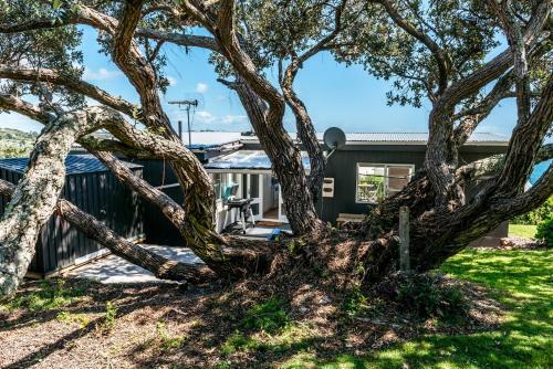 The Island Gem - Waiheke Holiday Home