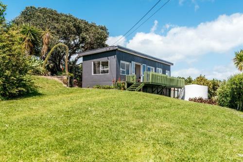 The Island Gem - Waiheke Holiday Home