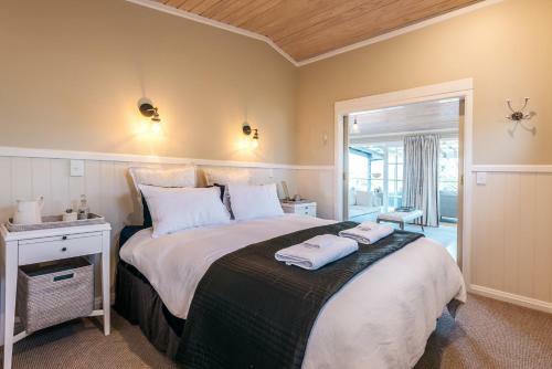 Pohutukawa Cottage, Waiheke Island