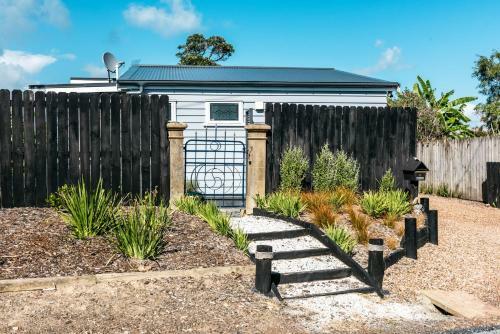 Pohutukawa Cottage, Waiheke Island