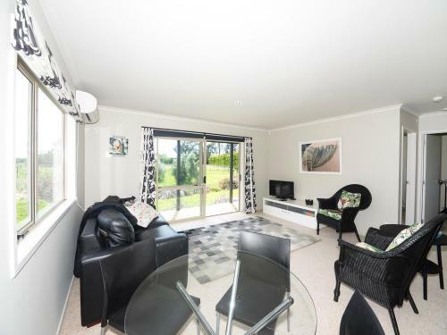 Mokomoko Cottage - Martinborough Holiday Home