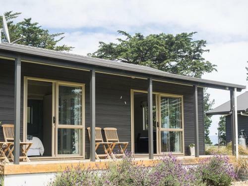 Mokomoko Cottage - Martinborough Holiday Home