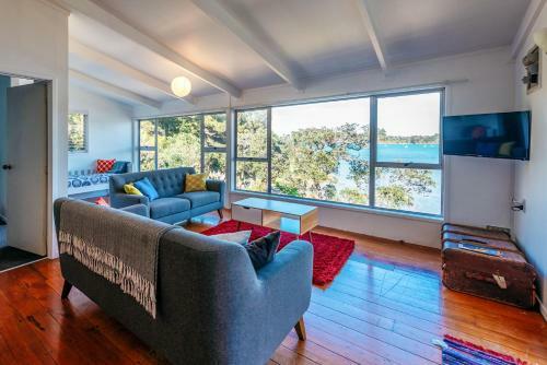 Beachfront Seclusion - Oneroa Holiday Home