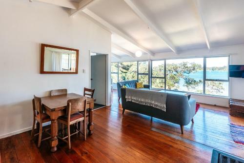 Beachfront Seclusion - Oneroa Holiday Home