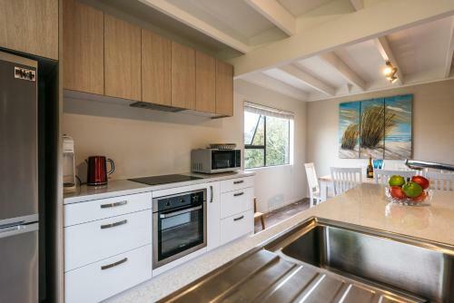 Oneroa Oasis - Waiheke Island Holiday Home