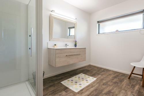 Magical On Matai - Oneroa Holiday Home