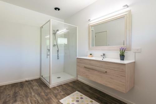 Magical On Matai - Oneroa Holiday Home