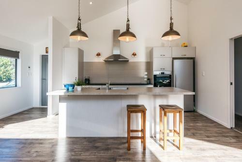 Magical On Matai - Oneroa Holiday Home