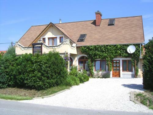 Hostal Dorka Vend�gh�z