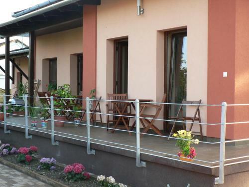Nyirfa Apartmanh�z