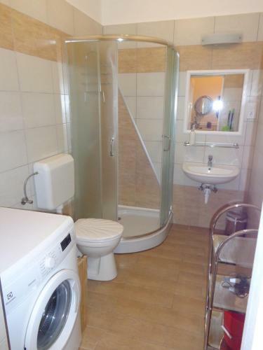 Nyirfa Apartmanh�z
