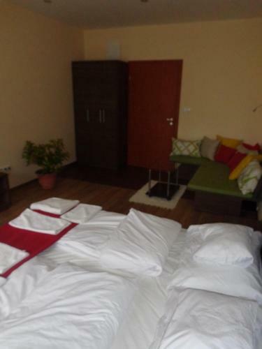 Nyirfa Apartmanh�z