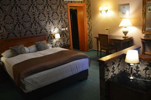 Plat�n Hotel & �tterem