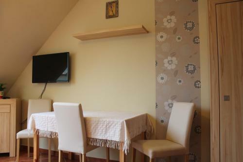 Rozmann Family Panzi� & Apartmanhaz