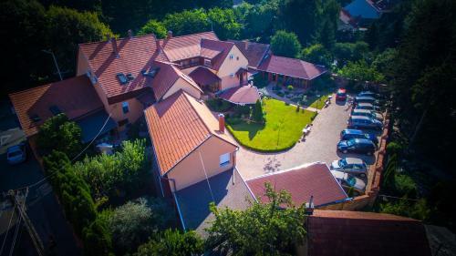 Rozmann Family Panzi� & Apartmanhaz