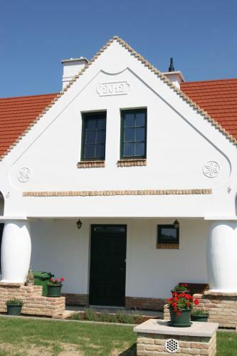 Bed & Breakfast P�los Resort