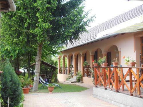 Hostal T�mea Vend�gh�z