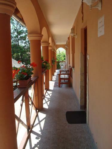 Hostal T�mea Vend�gh�z