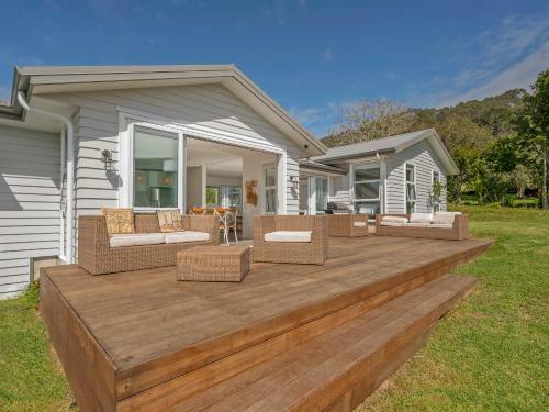 Where The Sun Shines - Hahei Holiday Home