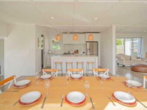 Where The Sun Shines - Hahei Holiday Home