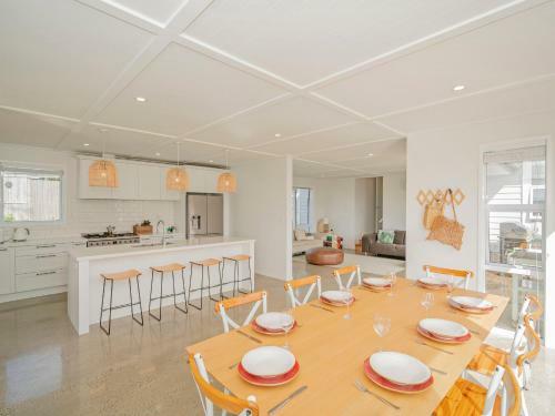 Where The Sun Shines - Hahei Holiday Home