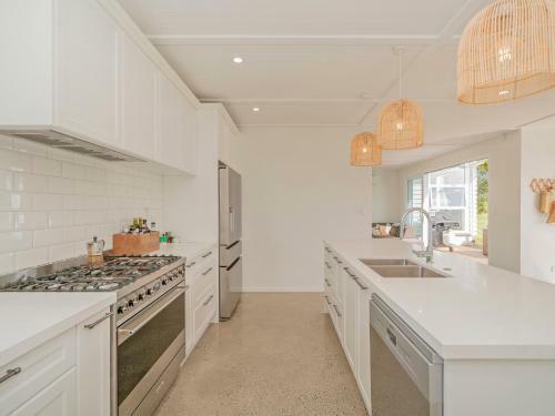 Where The Sun Shines - Hahei Holiday Home