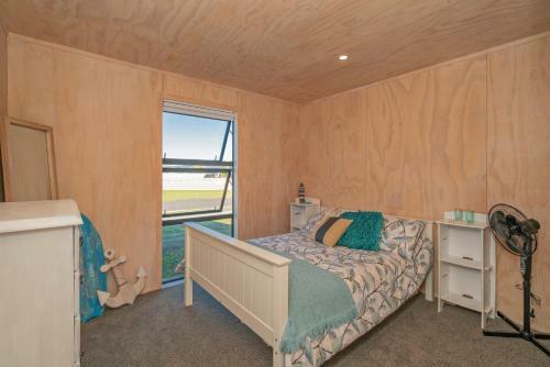 Black Beauty Retreat - Matarangi Holiday Home