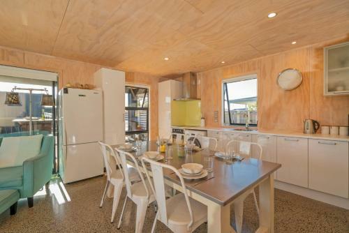 Black Beauty Retreat - Matarangi Holiday Home