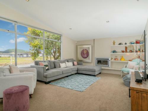 Sanctuary By The Water - Matarangi Holiday Home