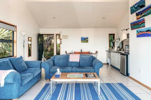 Crosstrees Chalet - Seaviews - Waiheke Island Holiday Unit