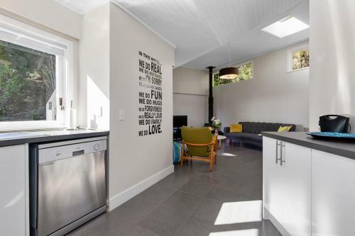 Tree Top Hideaway - Sandspit Holiday Home