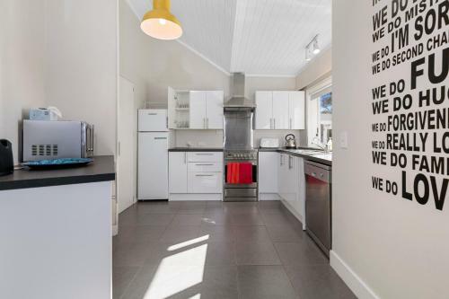 Tree Top Hideaway - Sandspit Holiday Home