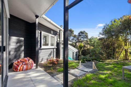 Tree Top Hideaway - Sandspit Holiday Home