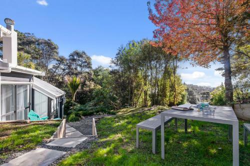 Tree Top Hideaway - Sandspit Holiday Home