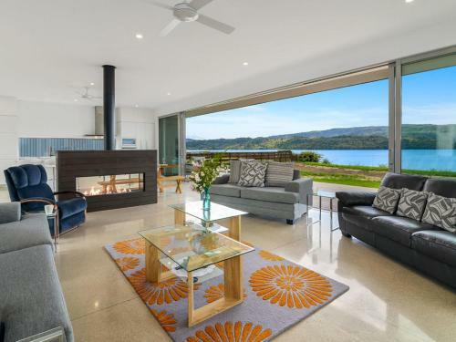 Mana Sarovar - Designer Lake Tarawera Holiday Home