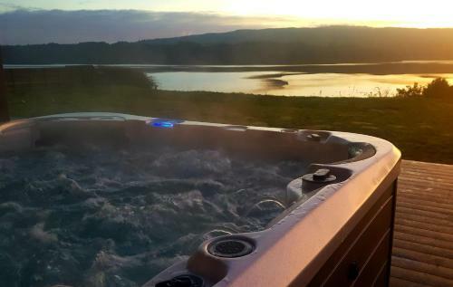 Mana Sarovar - Designer Lake Tarawera Holiday Home