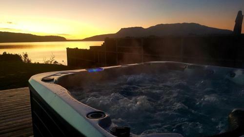 Mana Sarovar - Designer Lake Tarawera Holiday Home