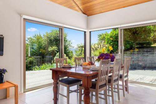 Flaxwater Bach - Lake Tarawera Holiday Home