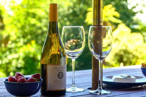 Flaxwater Bach - Lake Tarawera Holiday Home