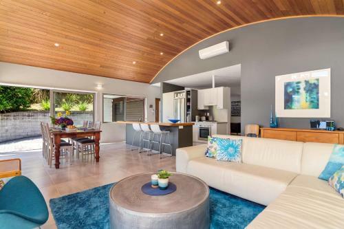 Flaxwater Bach - Lake Tarawera Holiday Home