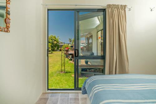 Bay Coast Happy Place - Cooks Beach Holiday Home