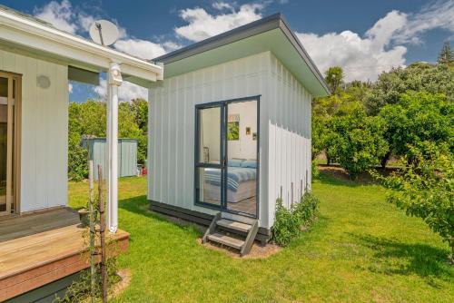 Bay Coast Happy Place - Cooks Beach Holiday Home