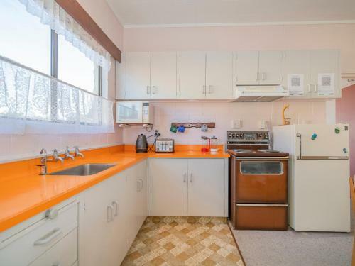 Cosy At Cooks - Cooks Beach Downstairs Holiday Unit